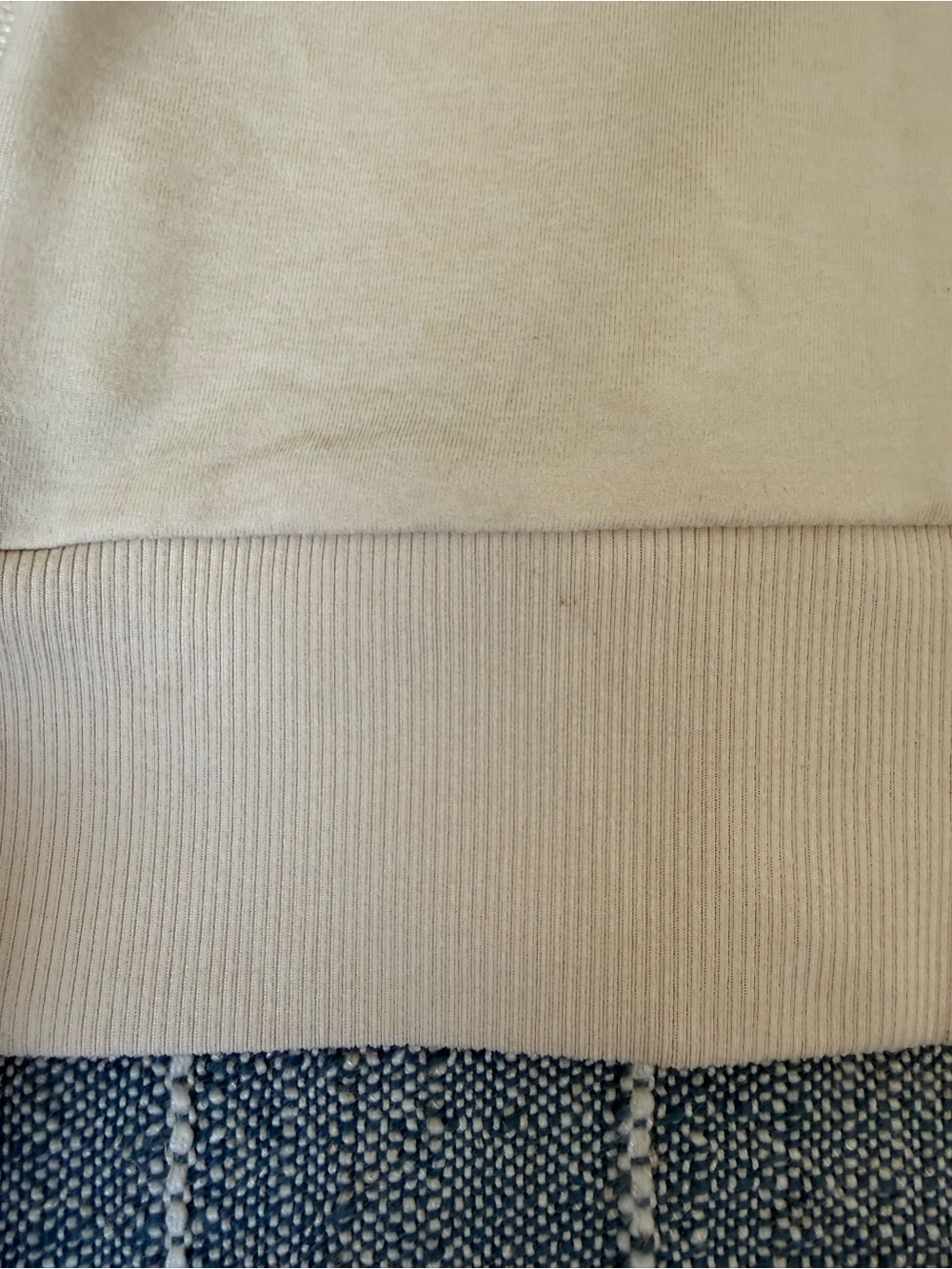 Vuori Women's Beige Lounge Set - Top Shorts Joggers - Picture 7 of 14